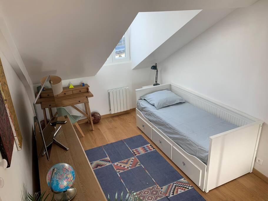 Charmant Studio A Proximite De La Gare Rer A Chatou Luaran gambar